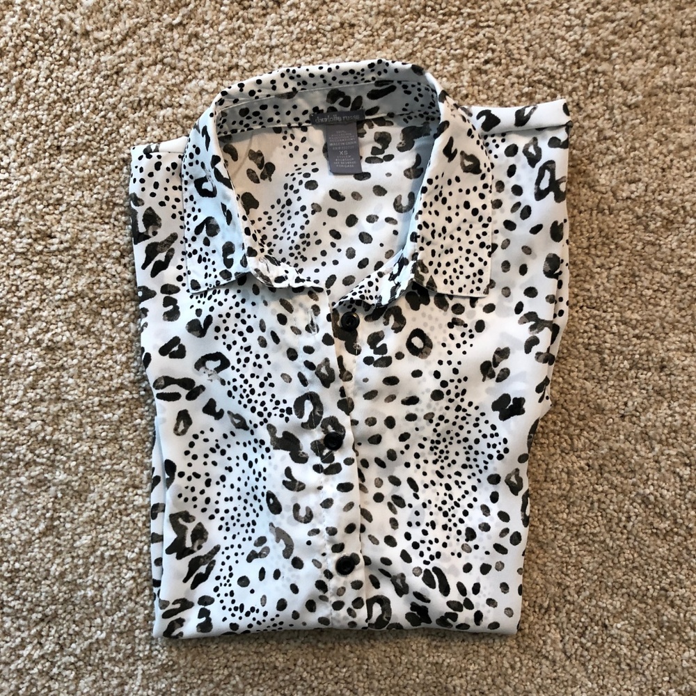 Charlotte Russe tie front blouse NWOT - Picture 3 of 6
